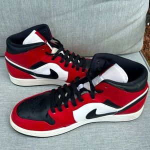 Jordan 1 mid chicago